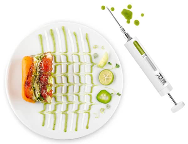 gastronomia-molecular-FOOD-STYLING-R-Evolution-plate-syringe-white