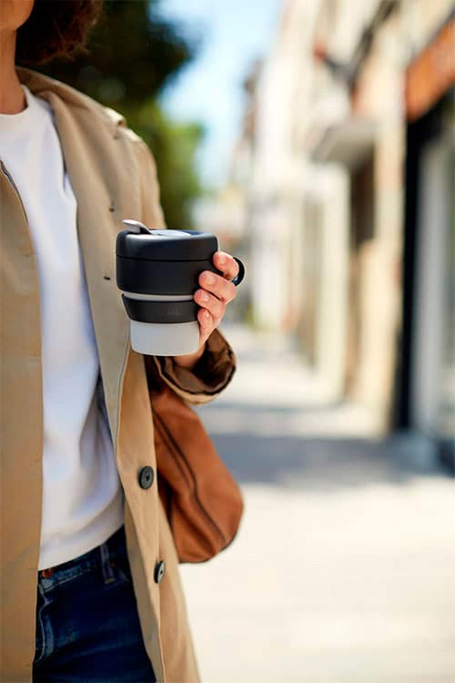 Termos, tazas y mugs de cafe para el camino al trabajo