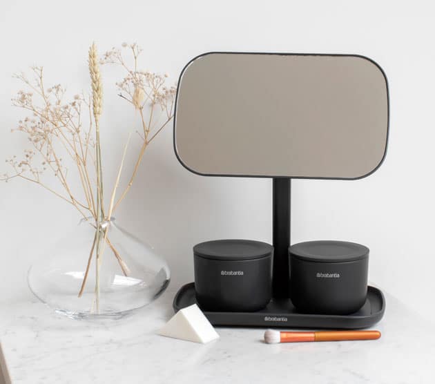 ReNew-Mirror-with-Storage-Tray--orden-en-el-bano