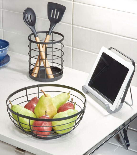 orden-en-la-encimera-soporte-tablet-frutero-y-porta-utensilios