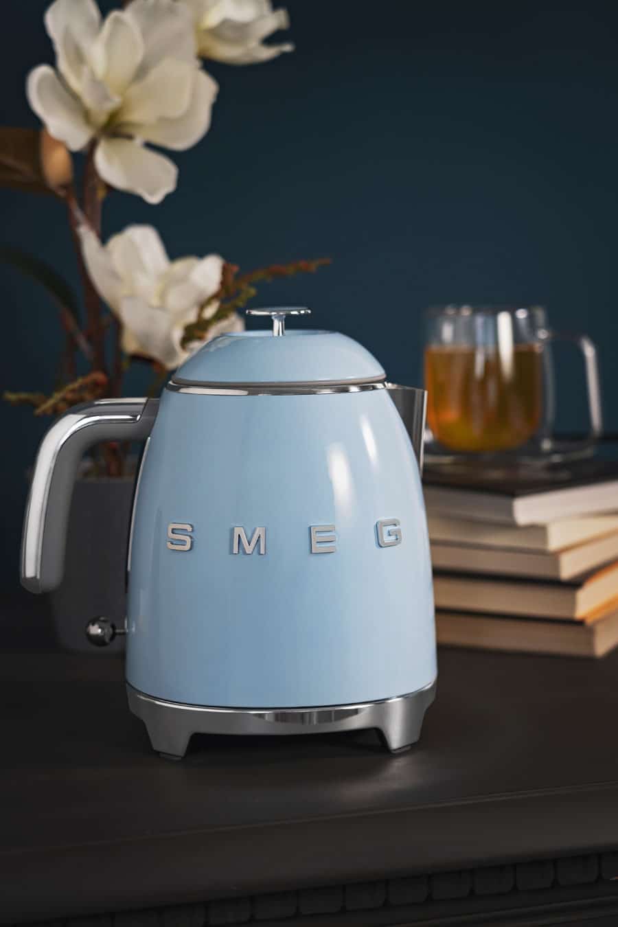 Smeg España - Nuestro nuevo mini hervidor Smeg KLF05 aporta estilo