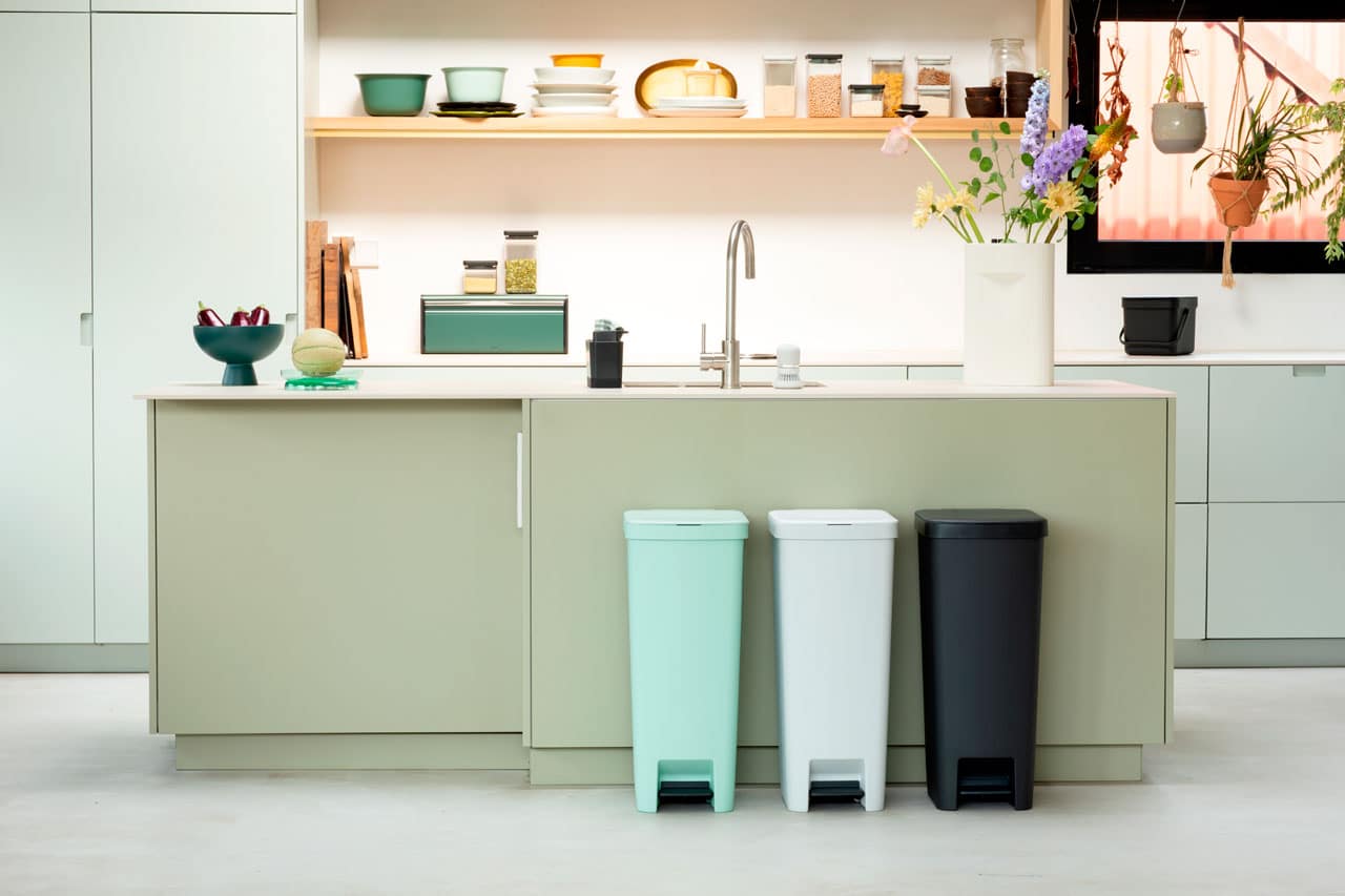 Reciclar con cubos de pedal de Brabantia StepUp-Pedal-Bin-40L---Dark-Grey---8710755800023-Brabantia_96dpi_1280x853px_X_NR-25060-(1)