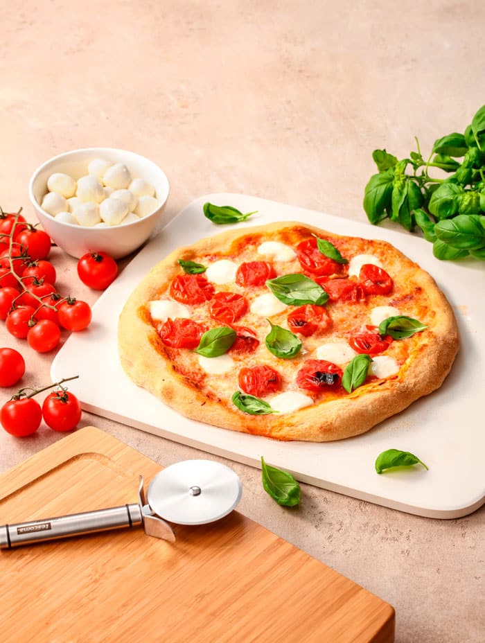 https://www.4homemenaje.com/wp-content/uploads/2023/04/Piedra-para-pizza-DELICIA-38-x-32-cm.jpg