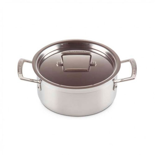 https://www.4homemenaje.com/wp-content/uploads/2023/10/cacerola-tapa-acero-inoxidable-classic-le-creuset.jpg