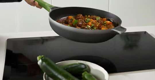 Batería-de-cocina-Revolutline-de-Inoxibar-apilable-y-personalizable