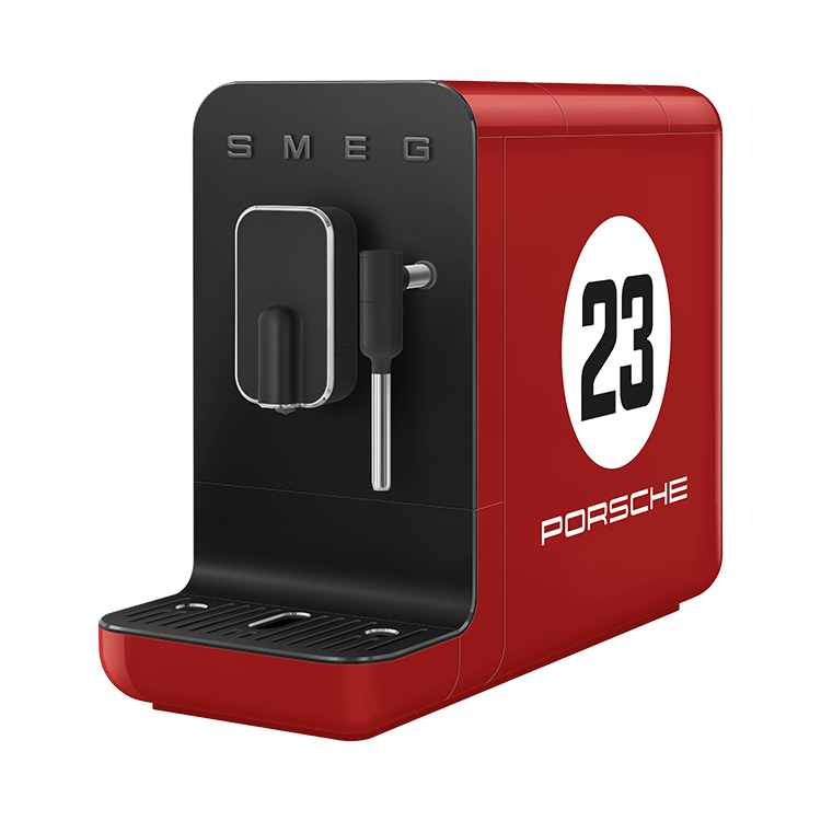 Colección-Smeg-x-Porsche-con-diseño-inspirado-en-automoción-cafetera