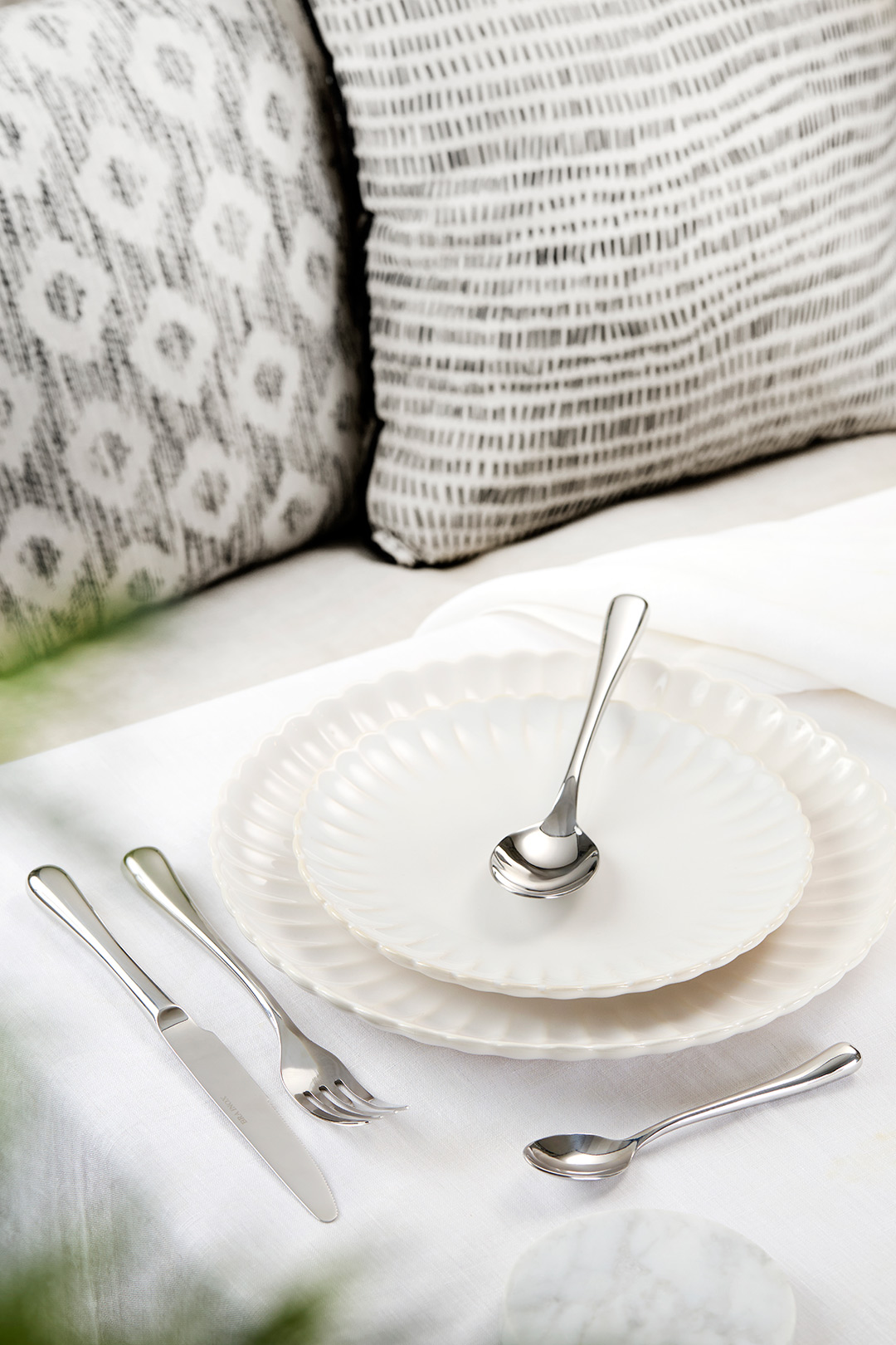 Cubertería-Mónaco-de-BRA-en-mesa-elegante Cubertería-Mónaco-de-BRA-en-mesa-elegante