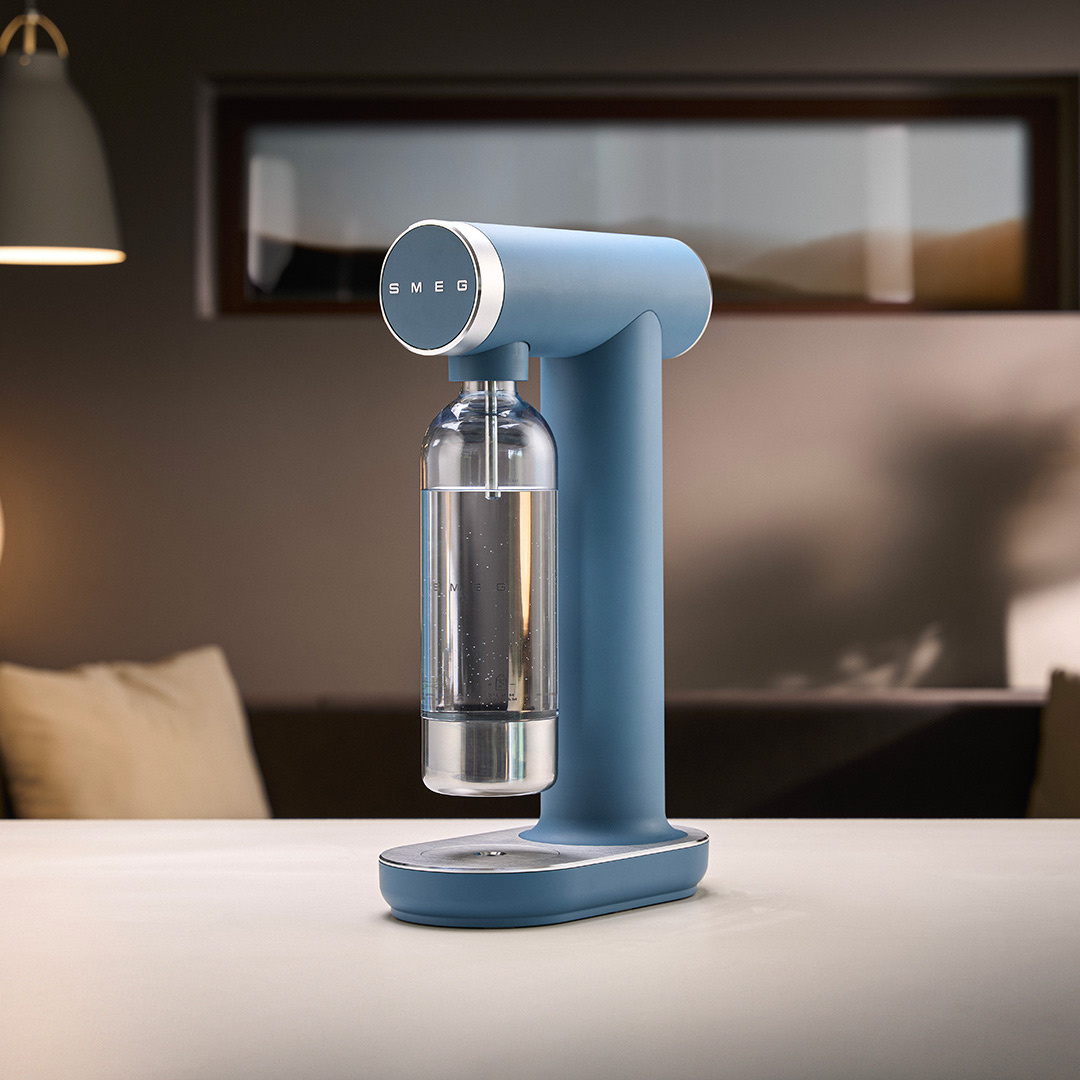 Soda-Maker-SMEG-con-botella-reutilizable Soda-Maker-SMEG-con-botella-reutilizable